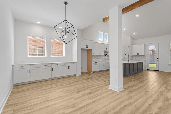 Building Photo - 15240 Hemingway Heights Dr