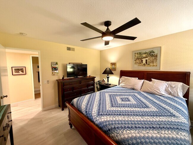 Building Photo - Riviera Gardens Long Term UNFURNISHED! FANTASTIC!