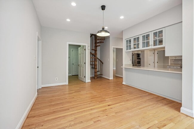 Building Photo - 3525 Williamsburg Ln NW