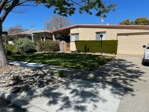 Building Photo - Lovely 3 Bedroom with spacious yard. Great location!
