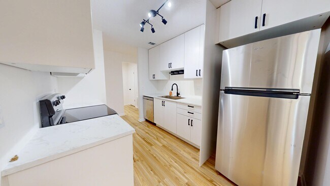 Building Photo - 4072 Melrose Dr
