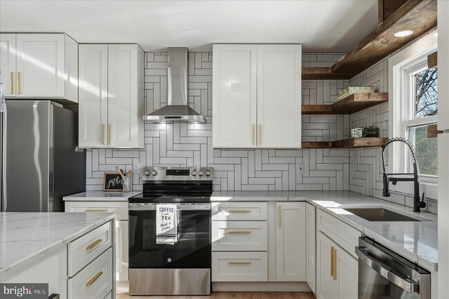 Building Photo - 110 Elaine Dr