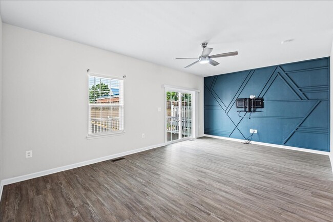 Building Photo - Elegant Townhome Close to I-95 and Downtow...