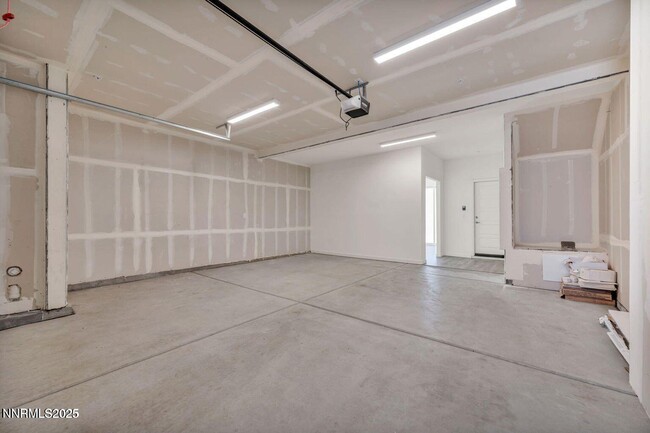 Building Photo - 557 California Ave