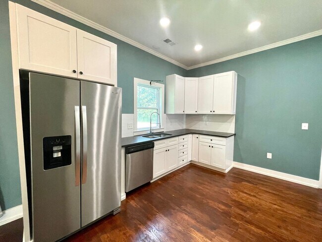 Building Photo - Find Your Fall Sanctuary