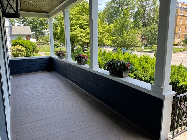 Building Photo - 70 Grove St