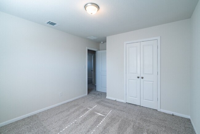 Building Photo - 612 LT Rusty Dr