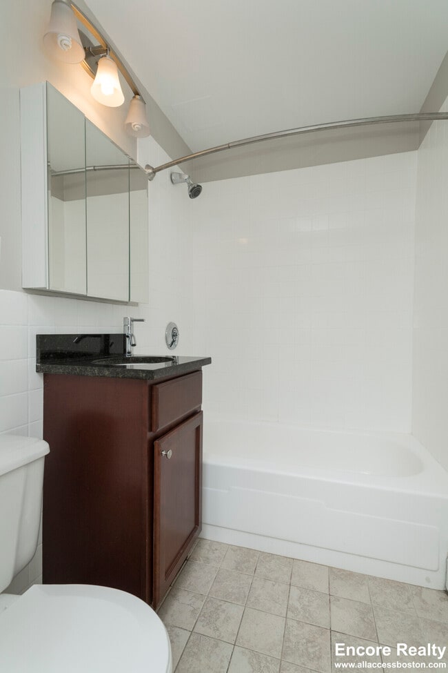 Building Photo - 1410 Columbia Rd