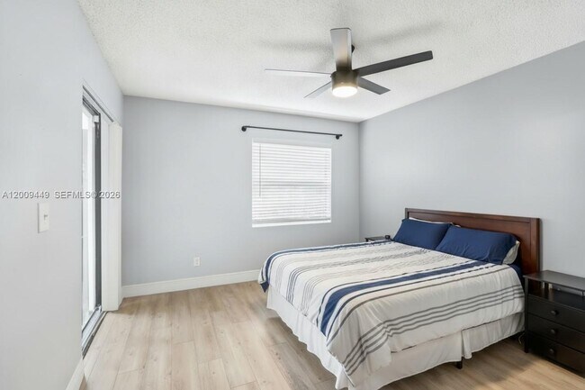 Building Photo - 9999 Summerbreeze Dr