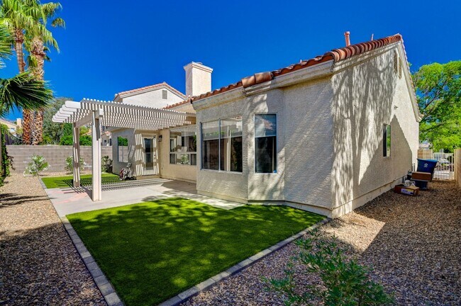 Building Photo - One-of-A-Kind 2 Story, 3 Bedroom with 3 Full Baths Home in the Heart of Summerlin!