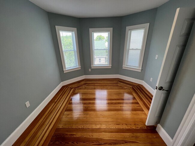 Building Photo - 9/1 Brand new renovation 4BR/2BA in Porter Sq! w/d in unit!