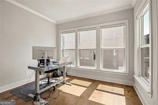 Building Photo - 2145 Burnside Dr NW