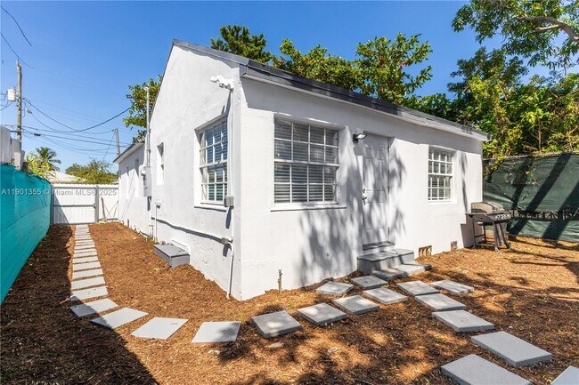 Building Photo - 2320 NW 55th St
