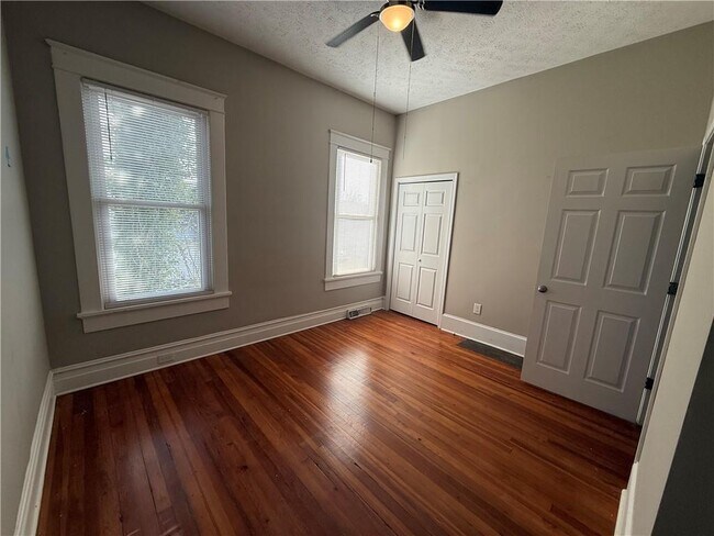 Building Photo - 2 Myrtle Dr