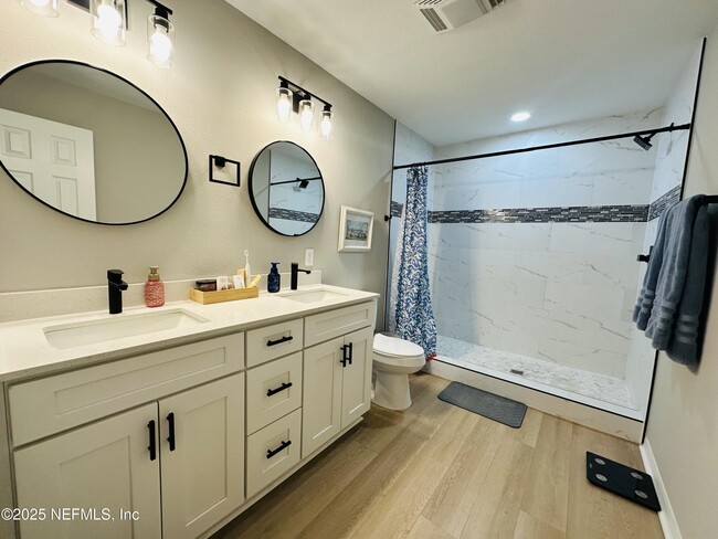 Building Photo - 14066 Inlet Dr