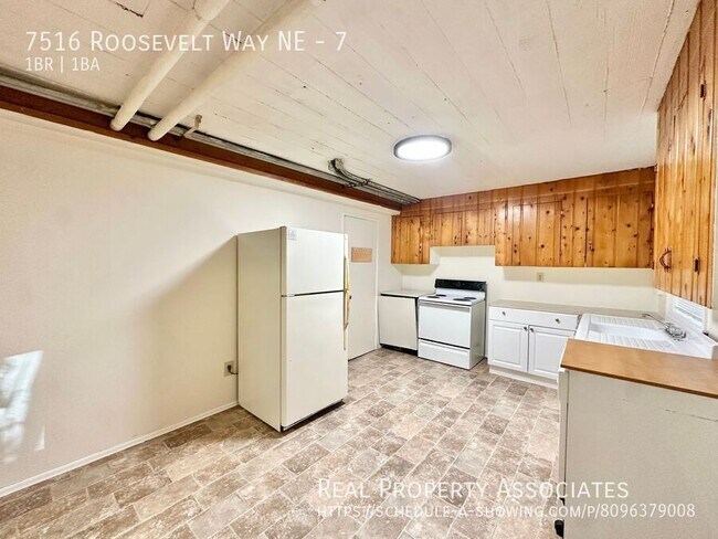 Building Photo - 7516 Roosevelt Way NE
