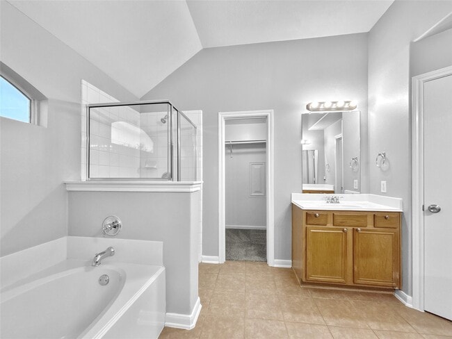 Building Photo - 835 Forest Ivy Ln