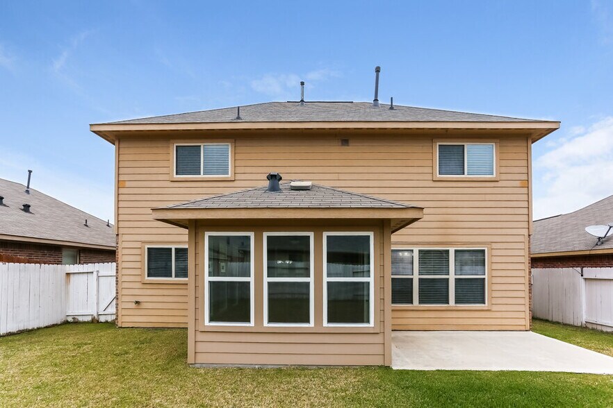 Building Photo - 13230 Chanel Dr
