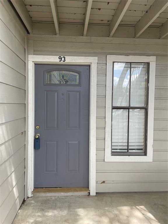 Building Photo - 17401 Red Oak Dr