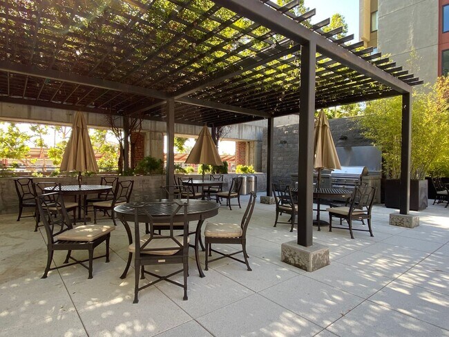 Building Photo - Modern Plant 51 Condo with Downtown Views | Secure Access | GE Café Appliances | Dogs Welcome