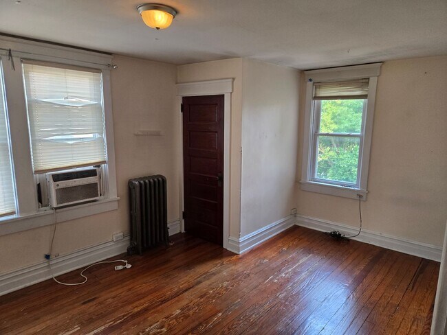 Building Photo - 1 Manor Ave