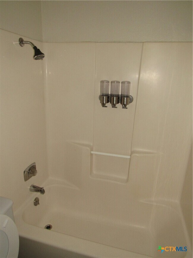 Building Photo - 2406 Shoemaker Dr