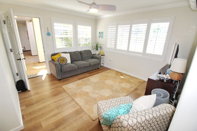 Building Photo - Nicely Remodeled and Completely Unfurnishe...