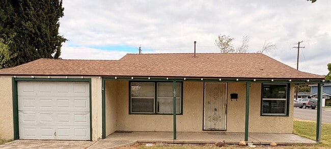 Primary Photo - Coming Soon - Beautifully Remodeled 2 Bed,...