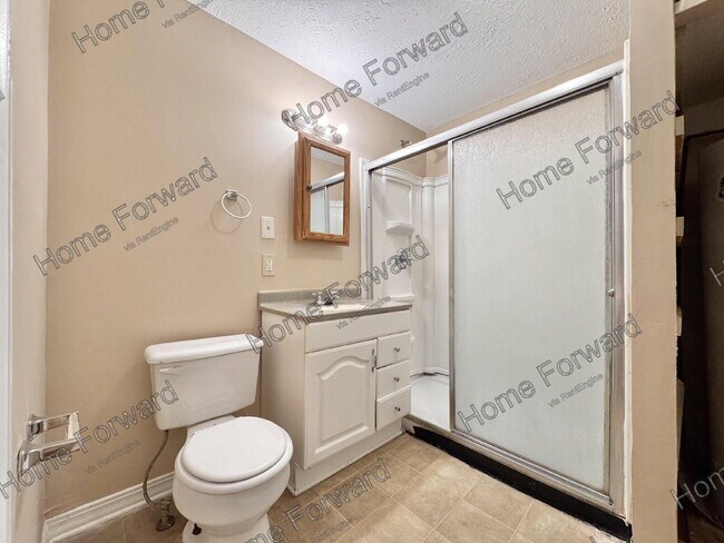 Building Photo - 348 Davis Ct