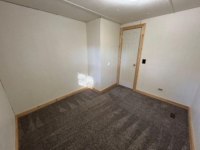 Building Photo - 2 Bedroom 1 Bath Updated Mobile Home in A & J Mobile Home Park