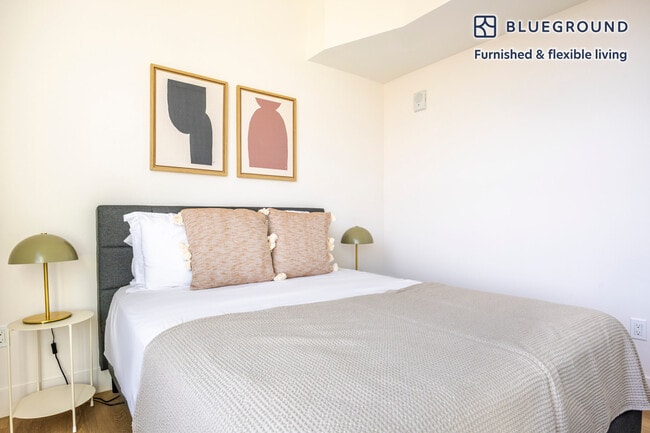 Building Photo - 611 N Virgil Ave