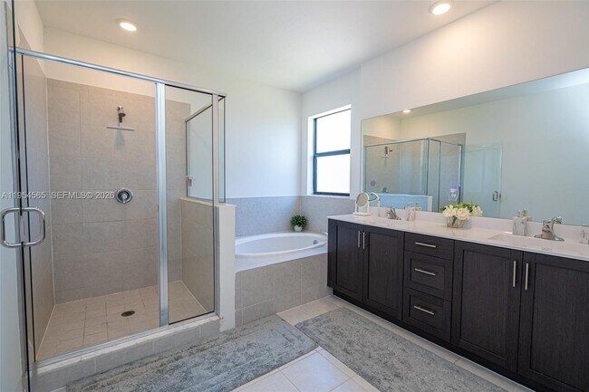 Building Photo - 139 NE 27th Terrace