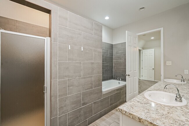 Building Photo - 10212 Carmencita Way