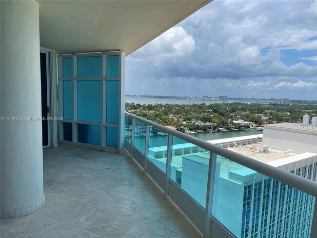 Building Photo - 5025 Collins Ave