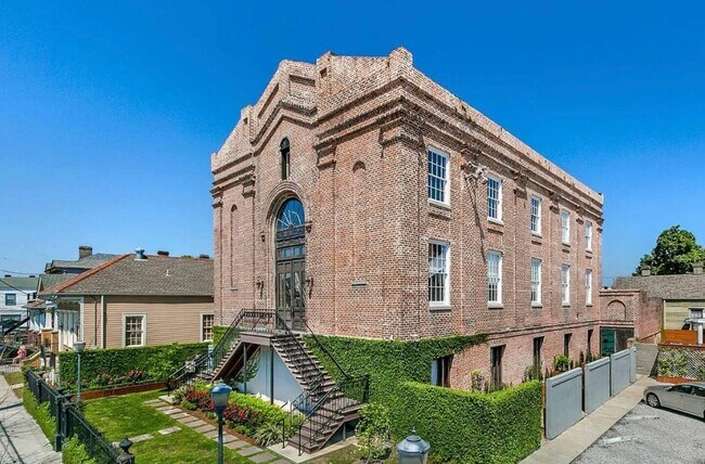 Building Photo - 709 Jackson Ave