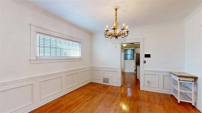 Building Photo - 609 N Ash St