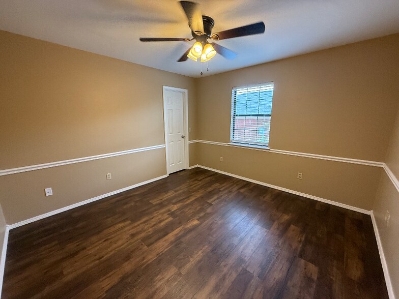 Building Photo - 305 Preston Dr