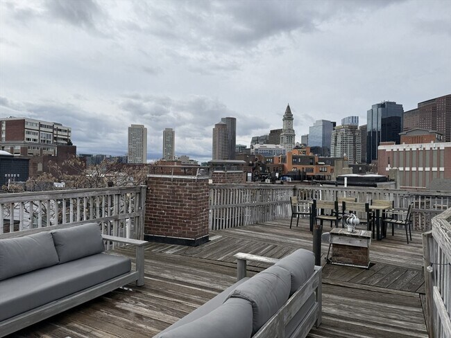 Building Photo - 21 Moon St