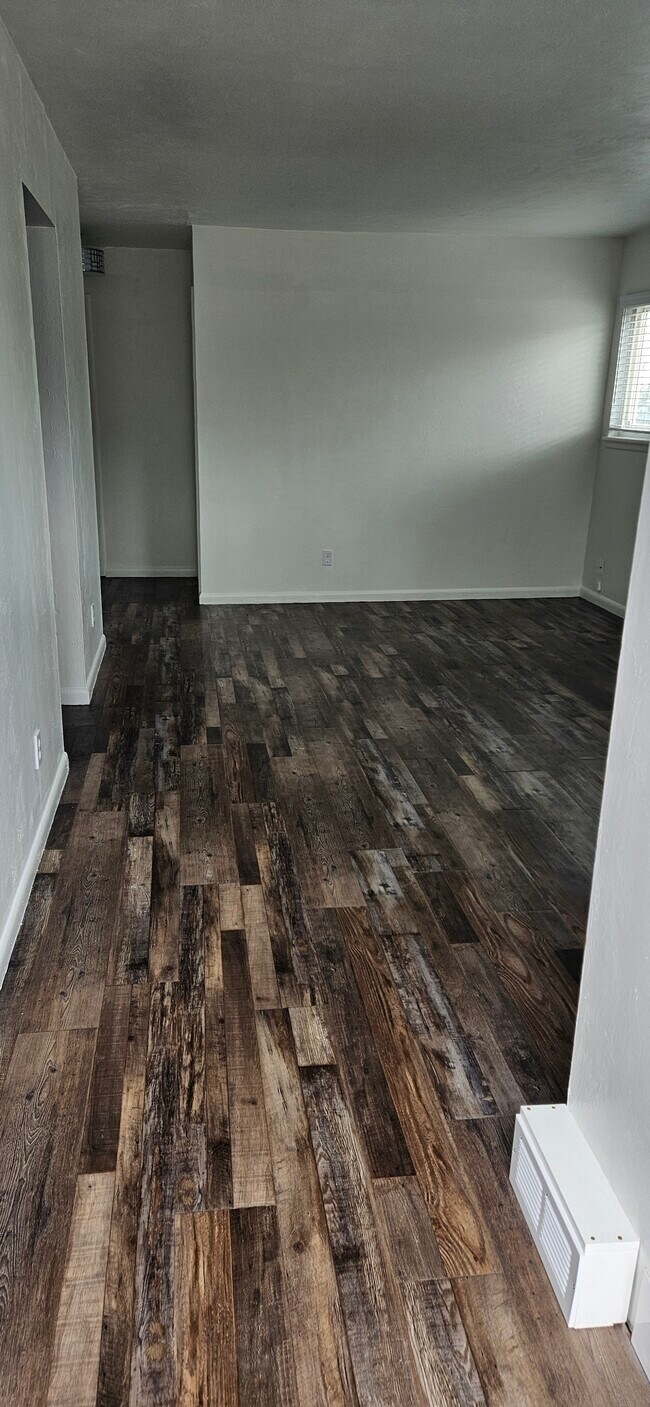 Building Photo - 2221 Cooper Ave