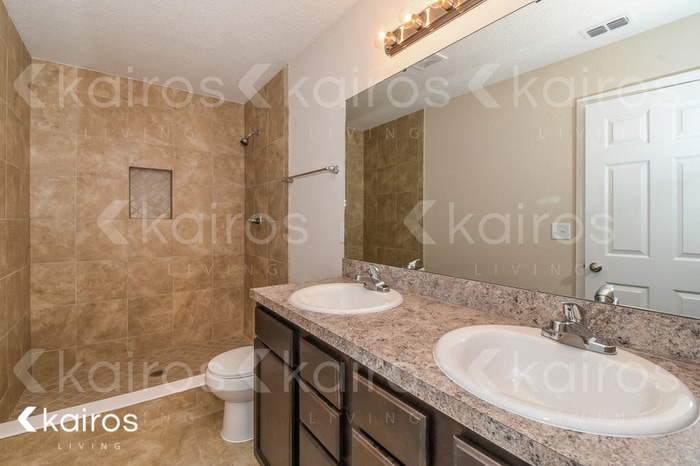 Building Photo - 1336 Lake Shore Blvd