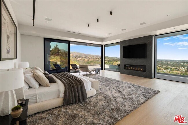 Building Photo - 766 Paseo Miramar