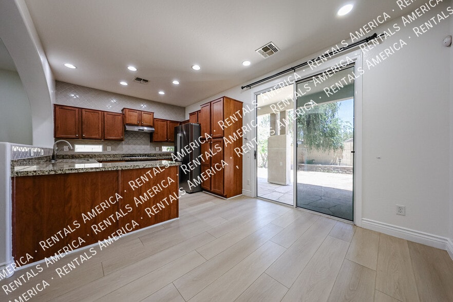 Building Photo - 1081 N Mason Dr