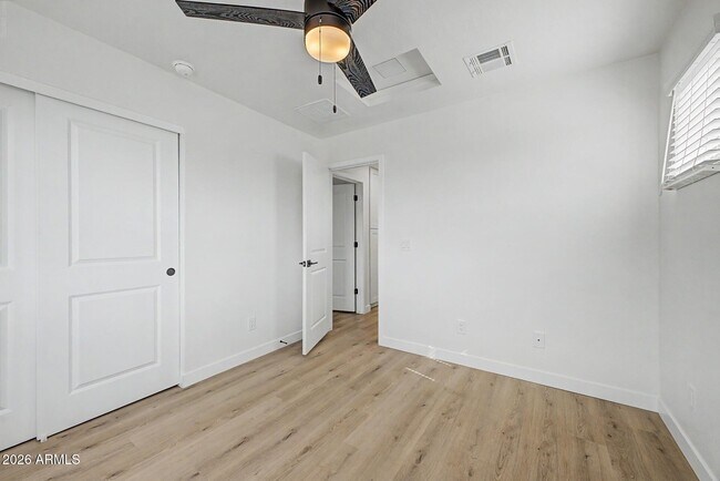 Building Photo - 141 W Latona Rd