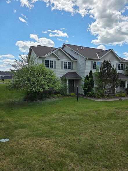 front yard, townhome - 208 Coves Ct