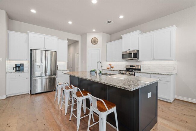Building Photo - 500 Wild Grv Ln