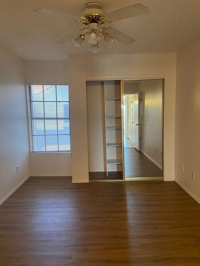 Building Photo - 1 Bedroom 1 bath w/attached garage