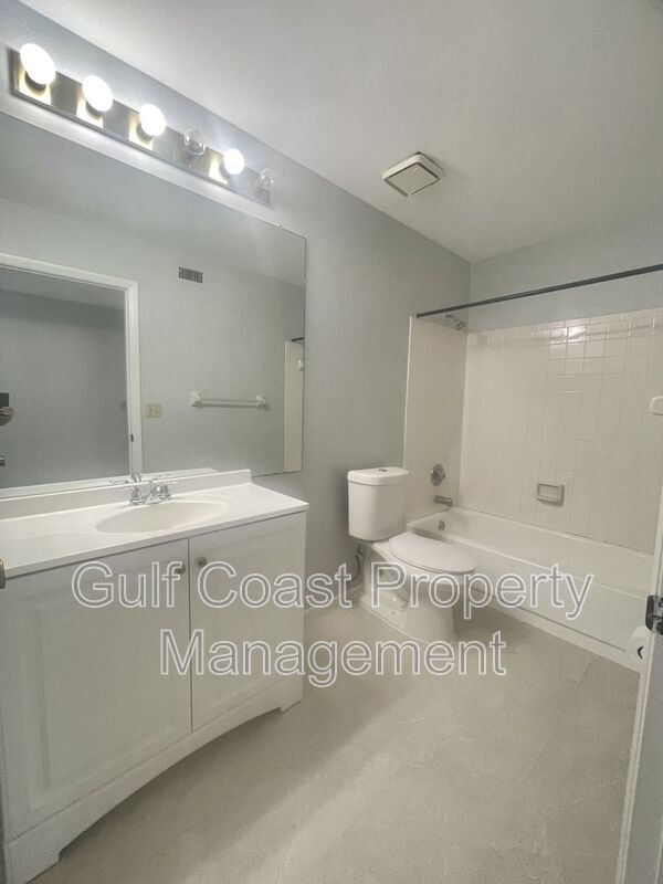 Building Photo - 6492 Royal Woods Dr