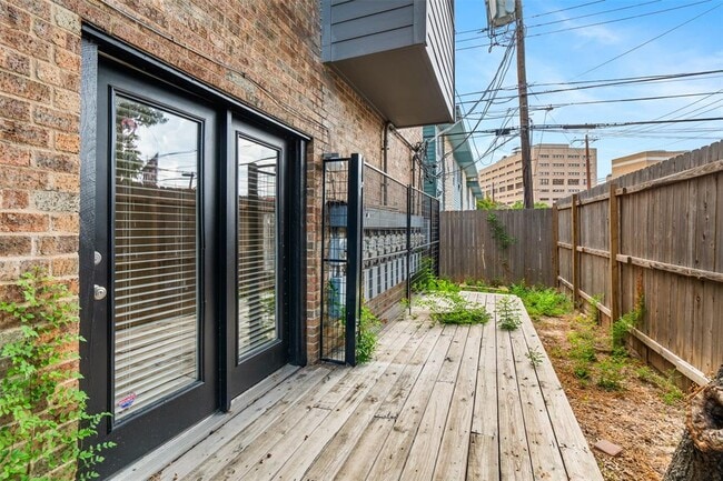 Building Photo - 505 Bellevue Pl
