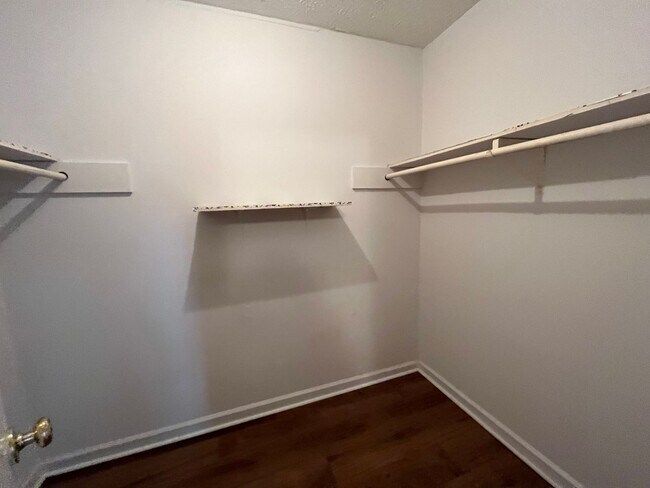 Building Photo - 686/688 Old Summerville Rd