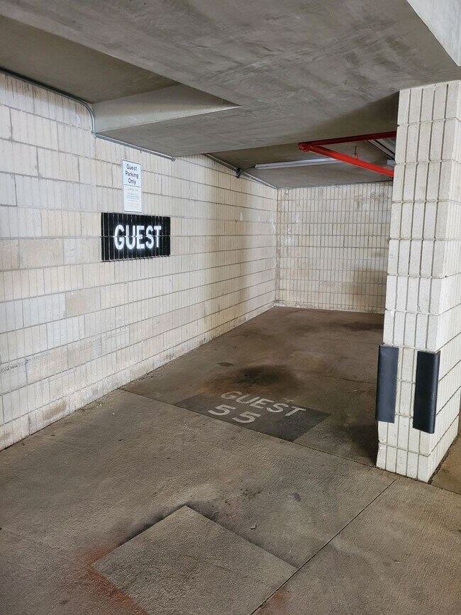 Building Photo - Kulanui Hale - 1 bedroom, 1 bath Unit w/ 1 dedicated parking